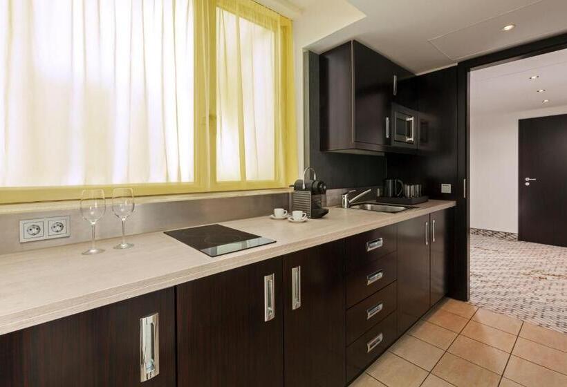 Люкс Deluxe 2 Спальни, Four Points By Sheraton Munich Arabellapark