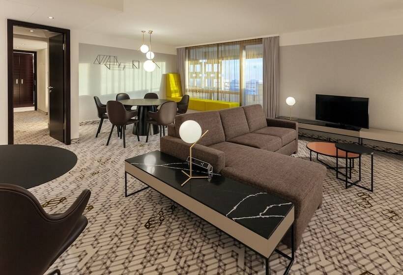 Люкс Deluxe 2 Спальни, Four Points By Sheraton Munich Arabellapark