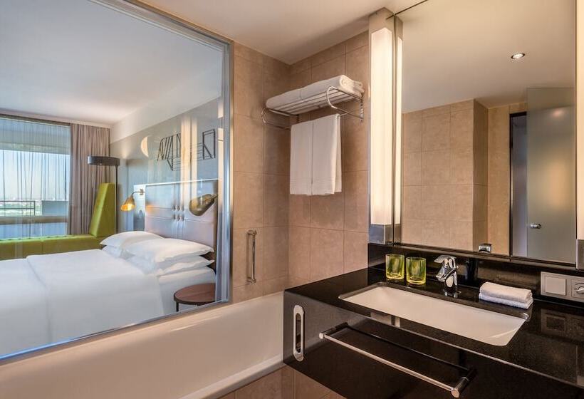 Номер Superior, Four Points By Sheraton Munich Arabellapark