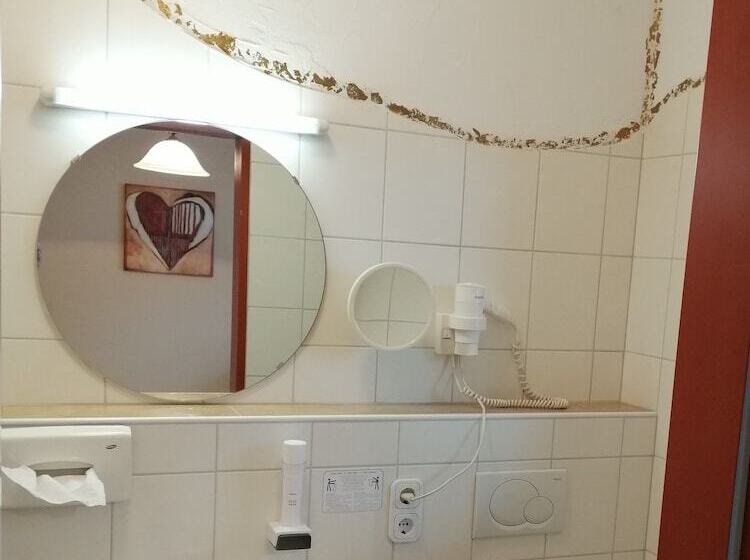 Семейный Номер, Goldflair Am Rathaus