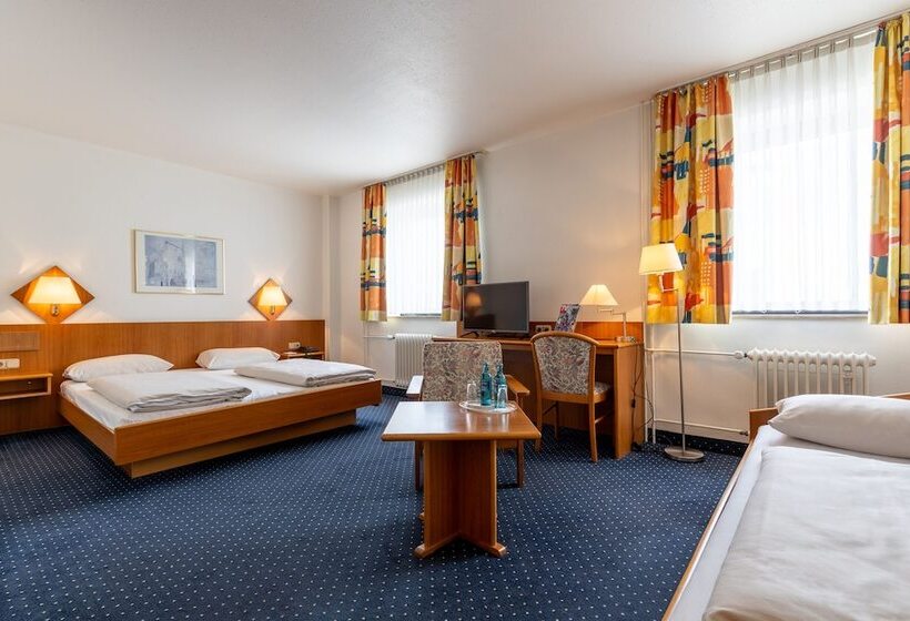 Четырехместный Номер Стандарт, Trip Inn Hotel Frankfurt Airport Rüsselsheim