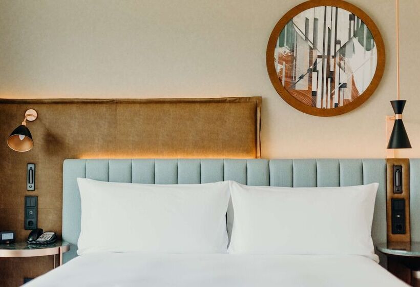 سوئیت پنت هاوس, Hilton Frankfurt City Centre