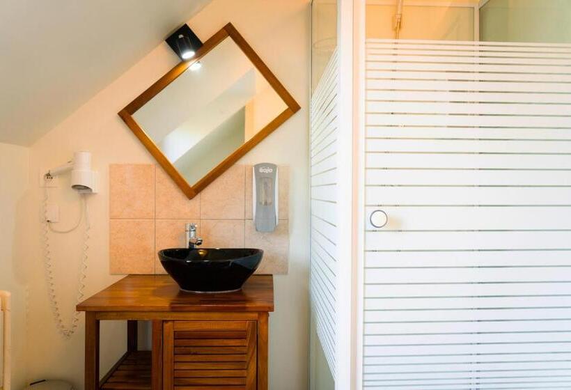 اتاق استاندارد چهار تخته, Hôtel De La Gare