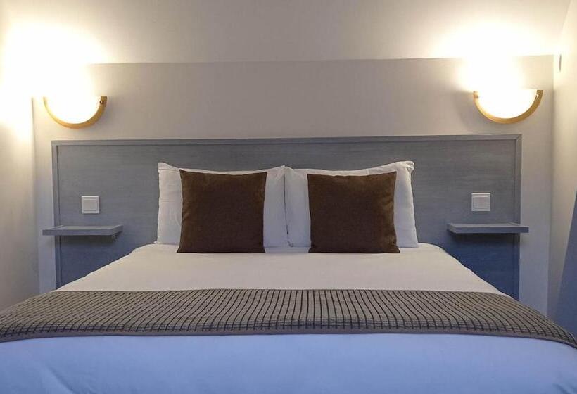 اتاق استاندارد سه نفره, Hôtel De La Gare