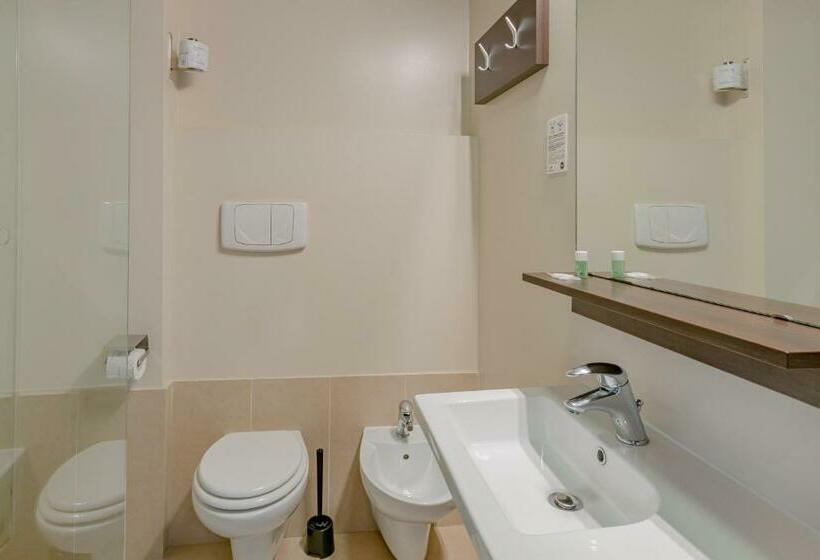 اتاق یک تخته با تراس, B&b Hotel Firenze City Center