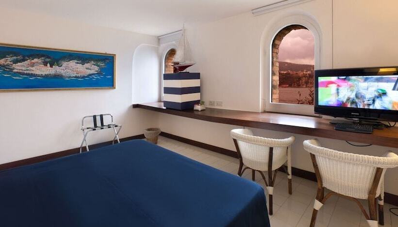 Классический Номер Вид на Море, Capo La Gala Hotel&wellness