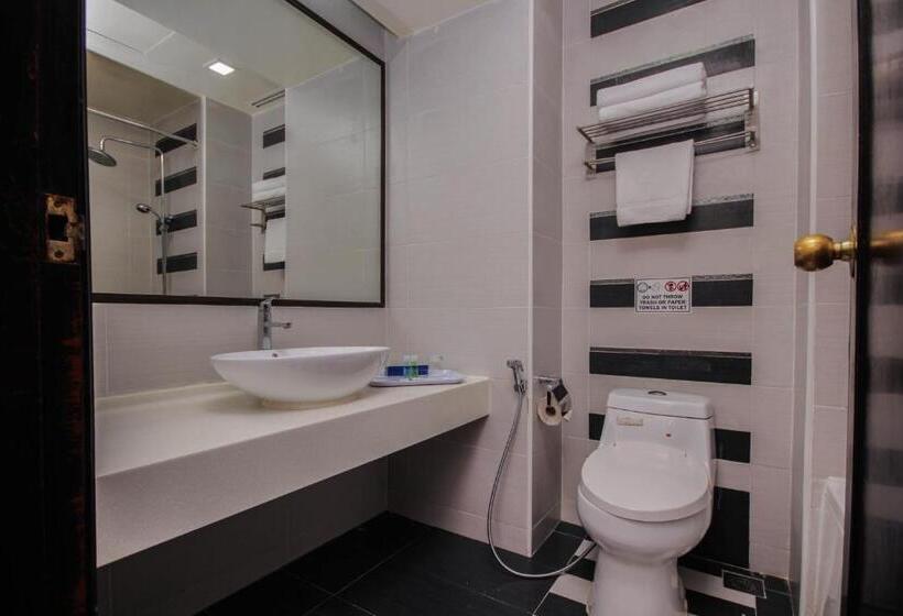 اتاق لوکس با تخت بزرگ, Copthorne Hotel Cameron Highlands