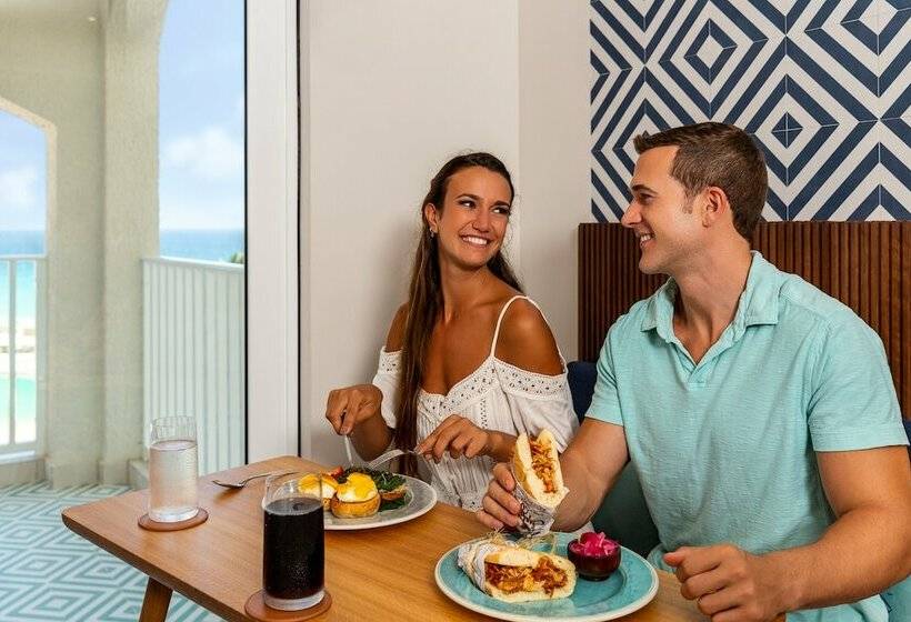 Cameră Superioară cu Vedere spre Mare, Hilton Cancun Mar Caribe