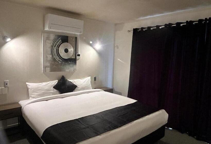패밀리 룸, Aquarius Motor Inn