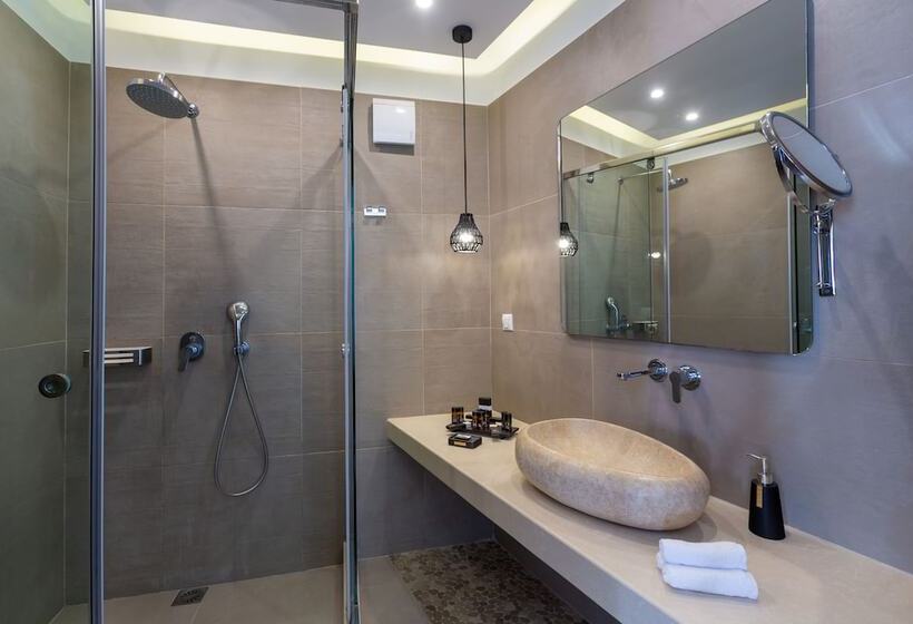 اتاق استاندارد سه نفره با چشم‌انداز کنار دریا, Tropicana Hotel , Suites & Villas Mykonos