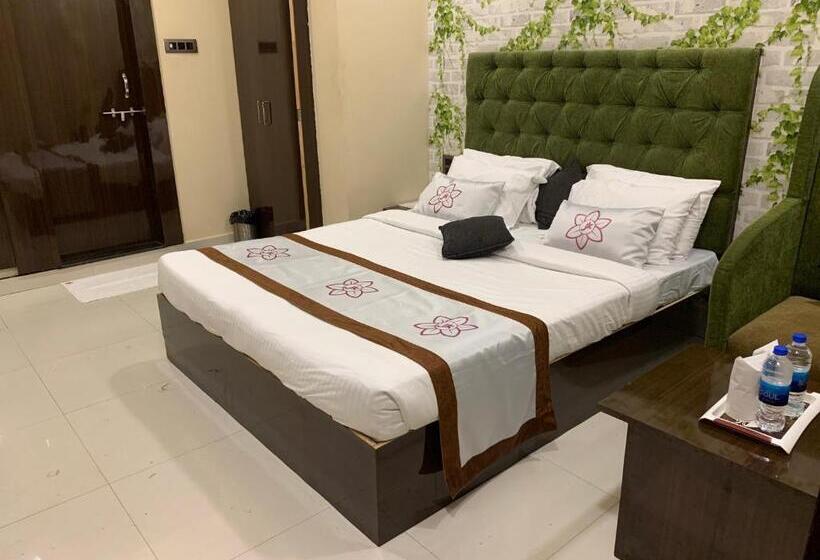 اتاق سوپریور, Jk Rooms 126 Parashar Legacy   Opp Railway Station