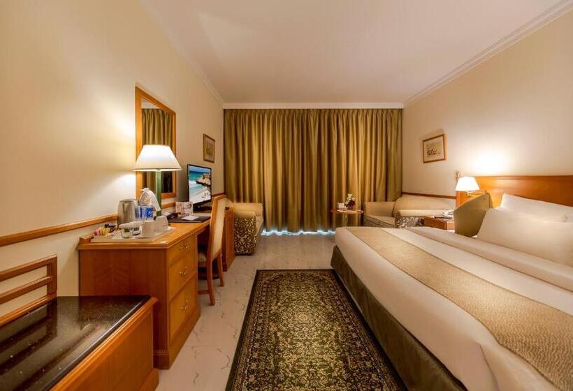 스탠다드 룸 풀장 전망, Golden Tulip Nizwa
