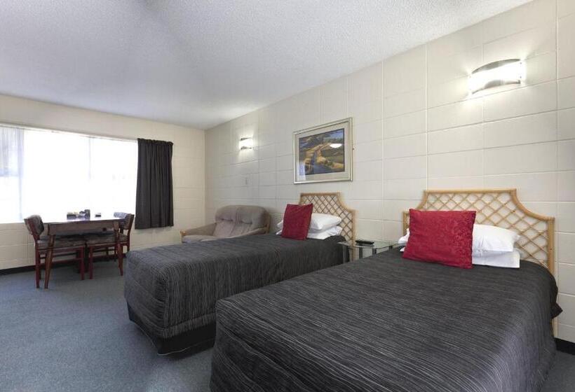 스탠다드 스튜디오, Tudor Motor Lodge