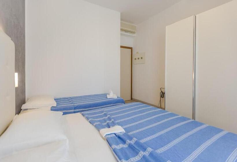 اتاق راحتی سه تخته, Bremen