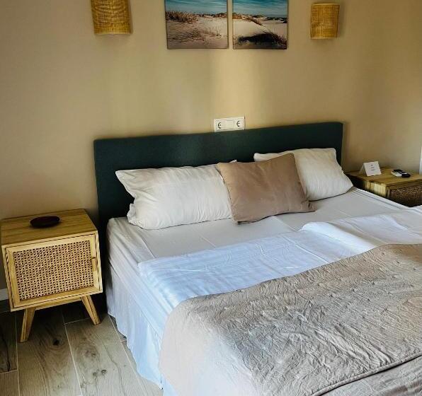 Comfort room with balcony, Casa Ceiba Maria