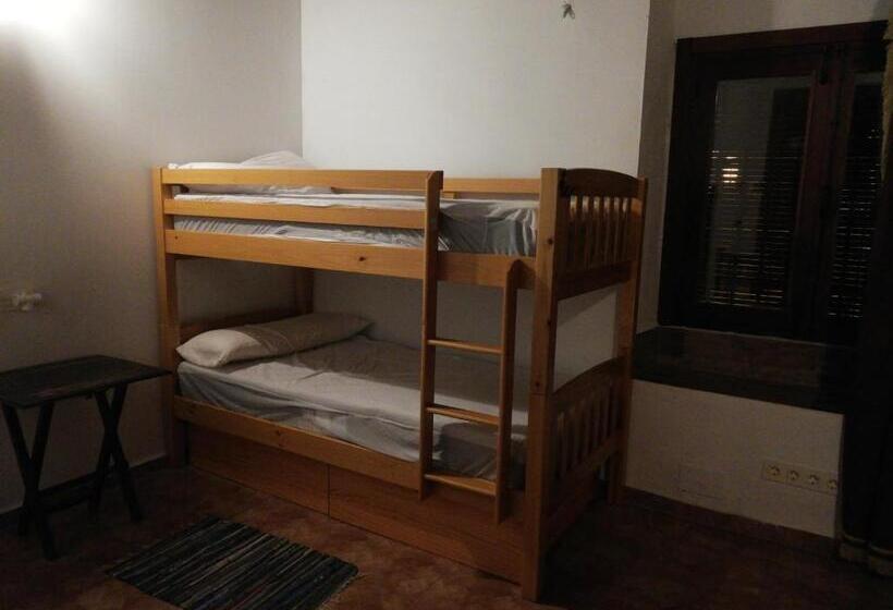 Quarto Quádruplo Estandar, La Casona De La Luz