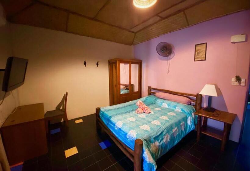 Standard Triple Room with Terrace, Shanti Lodge Phuket