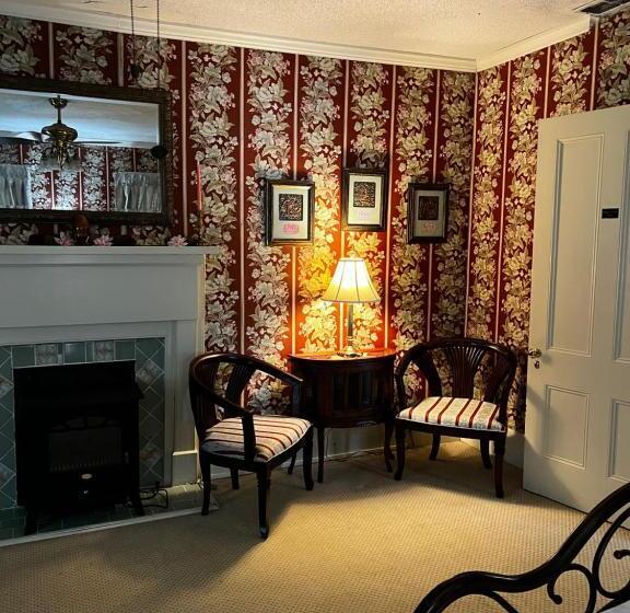 Четырехместный Номер Стандарт, Commodore Bed & Breakfast