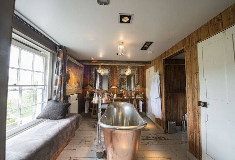 سوییت سوپریور, The Five Bells Inn