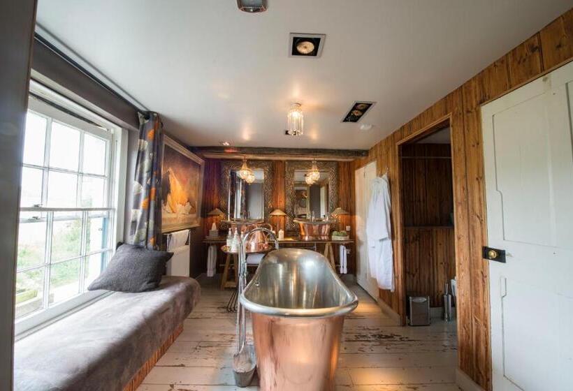 سوییت, The Five Bells Inn