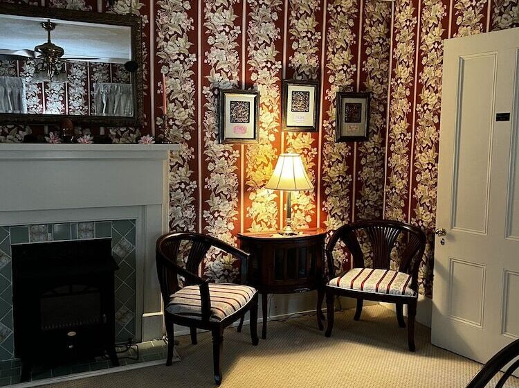 اتاق استاندارد چهار تخته, Commodore Bed & Breakfast