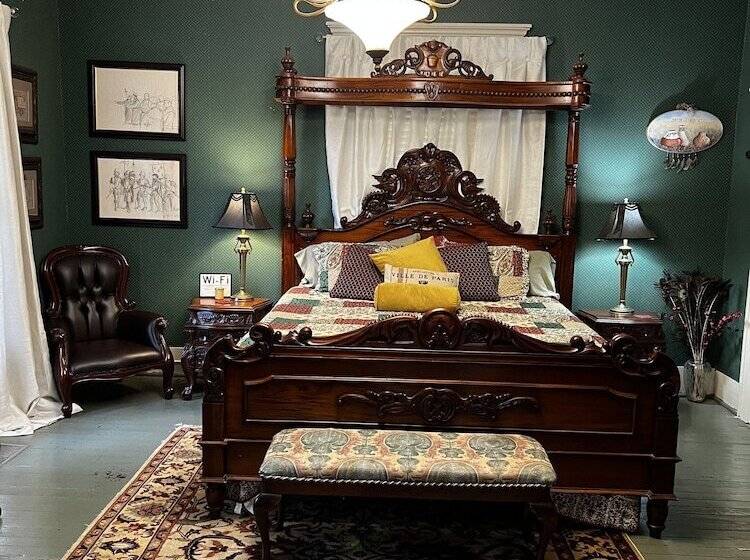 اتاق استاندارد سه نفره, Commodore Bed & Breakfast