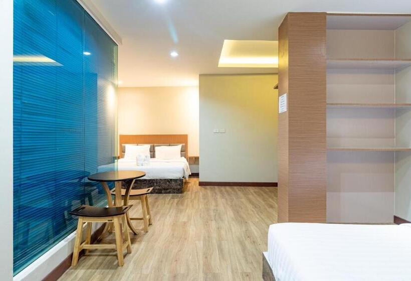 家庭间, Oun Residence