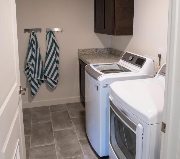آپارتمان 1 خوابه همکف, Moab Redcliff Condos