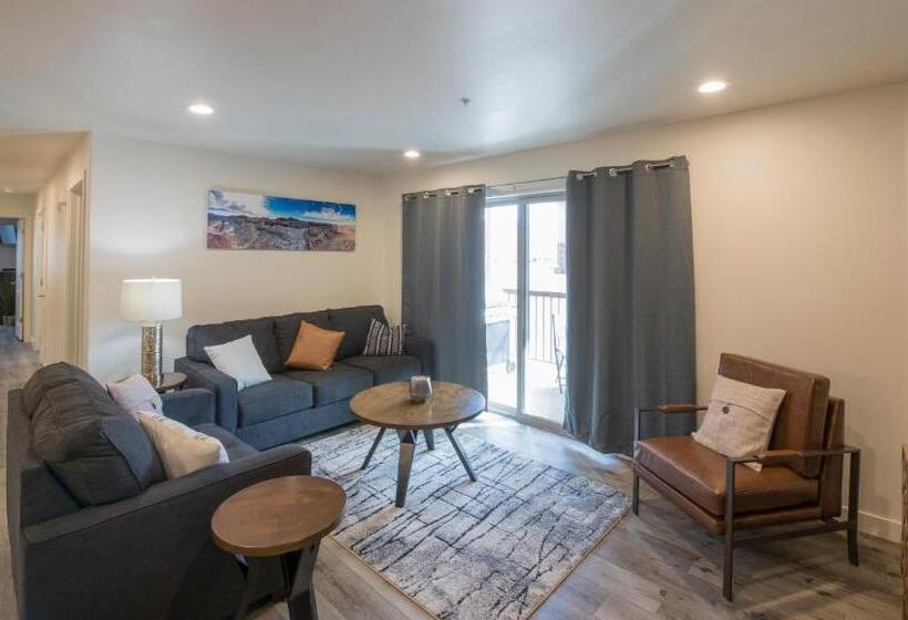 آپارتمان 1 خوابه با چشمانداز, Moab Redcliff Condos