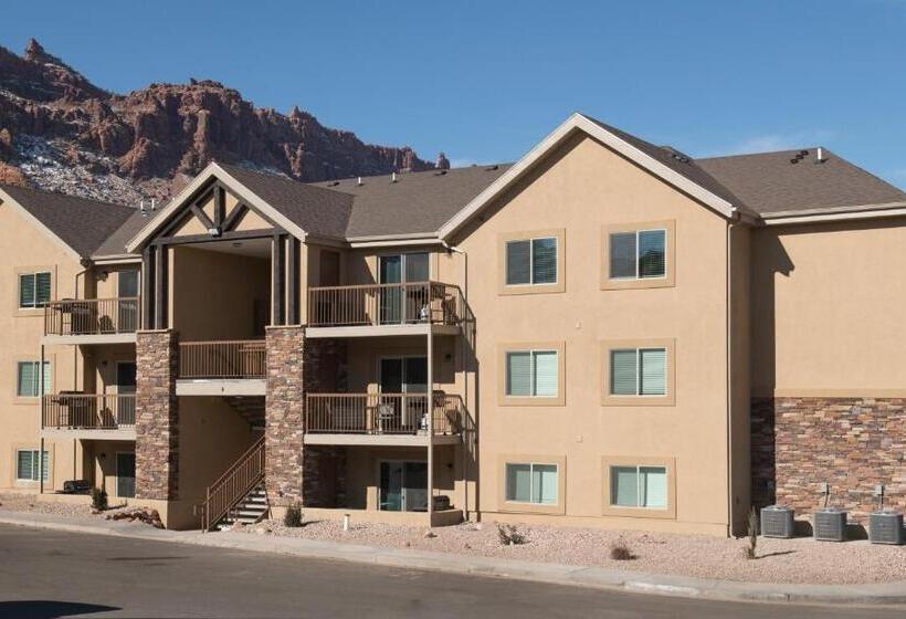 آپارتمان 1 خوابه با چشمانداز استخر, Moab Redcliff Condos