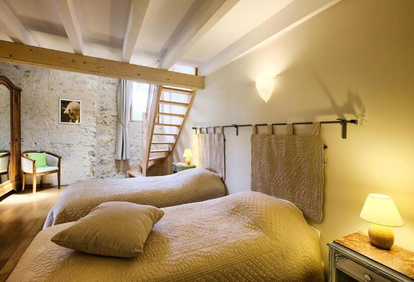 جناح جونيور مطل على الحديقة, La Grange D'oustaud