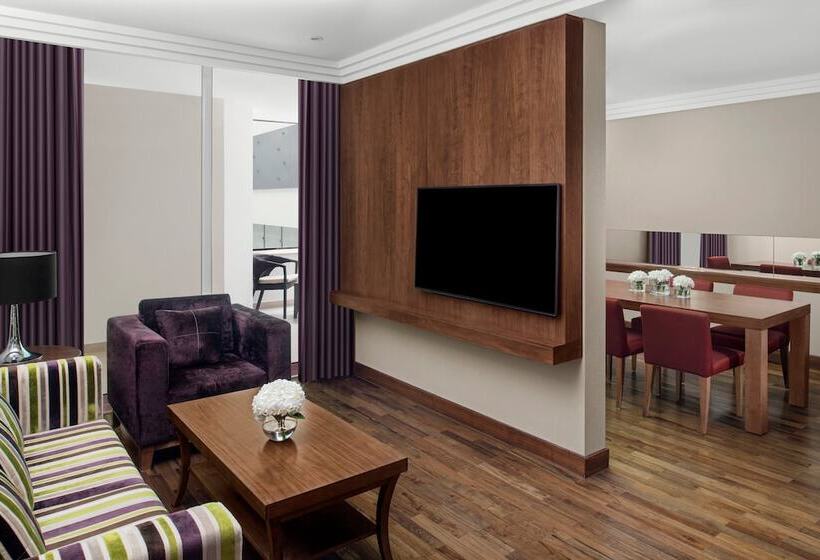 Люкс, Crowne Plaza Hotel Riyadh Minhal, An Ihg