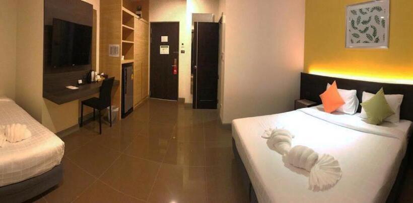 스탠다드 트리플 발코니 룸, Clover Hotel Hatyai