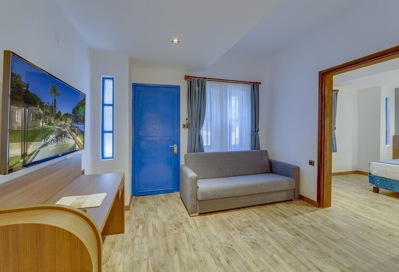 Семейный Номер, Risus Garden Marina