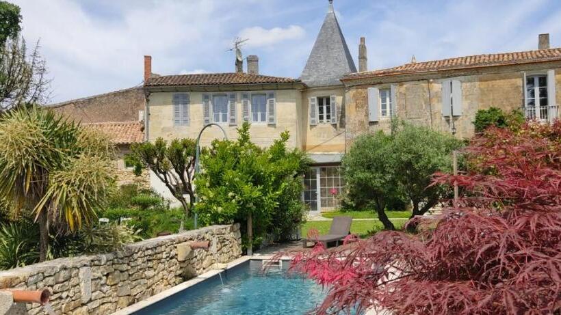 Люкс Вид на Бассейн, Le Clos Réaud