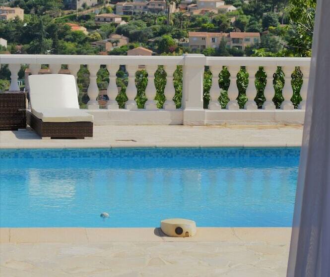 Люкс Deluxe 2 Спальни, Villa La Terre Des Lauriers B&b