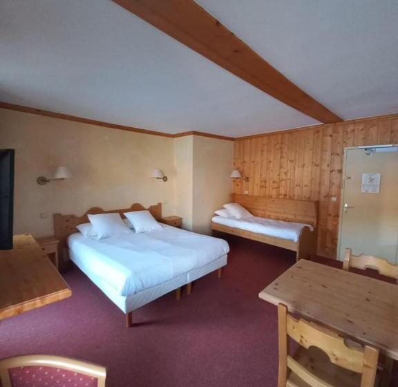 اتاق استاندارد سه تخته با بالکن, Chalet Hotel Le Mont Bisanne