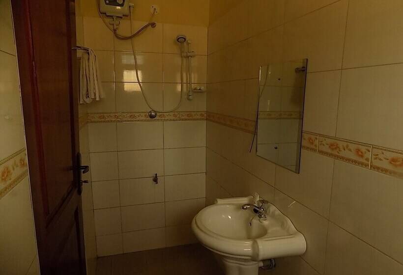 اتاق لوکس, Country Motel Koboko