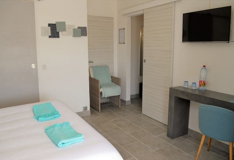 Номер Deluxe Вид на Море Боковой, Villa La Terre Des Lauriers B&b