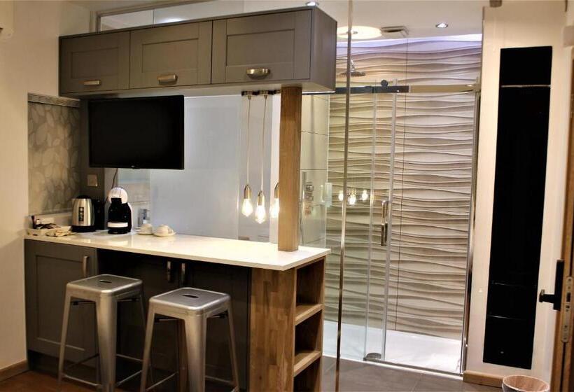 Номер Стандарт, Rioshouse Henley