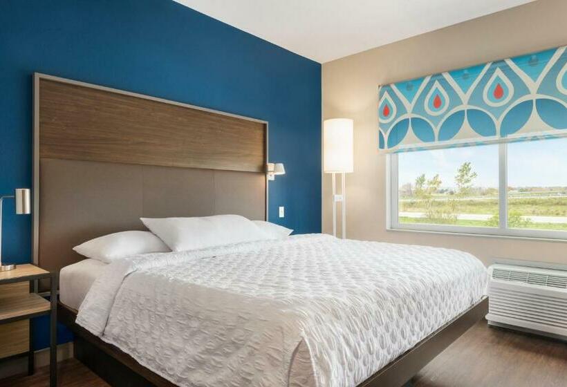 스탠다드 룸 킹사이즈 침대, Tru By Hilton Milwaukee Brookfield
