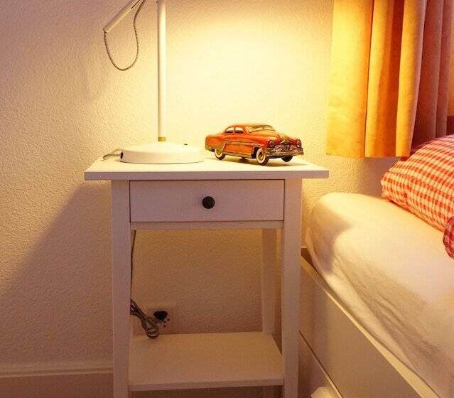 اتاق استاندارد چهار تخته, Adventure Guesthouse