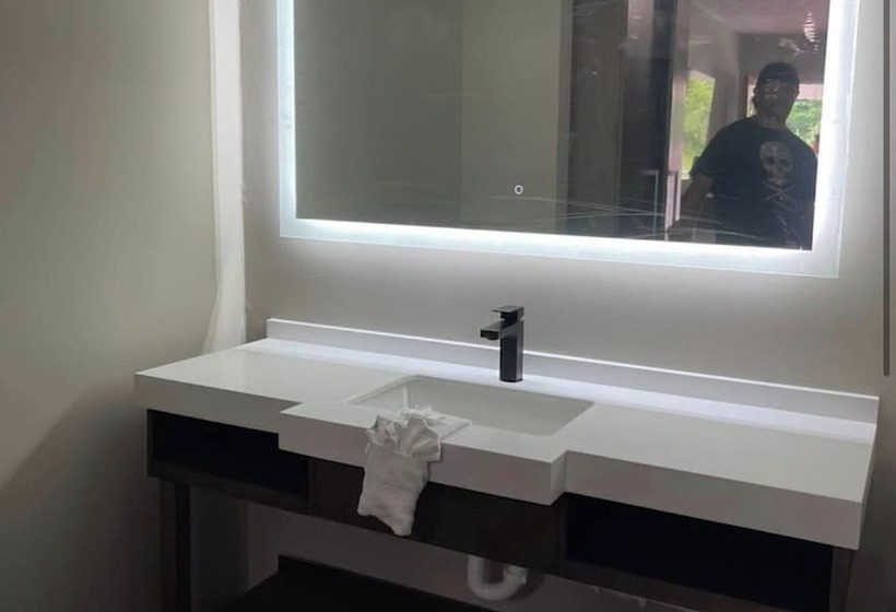 Люкс Повышенной Комфортности, Luxor Inn & Suites, A Travelodge By Wyndham