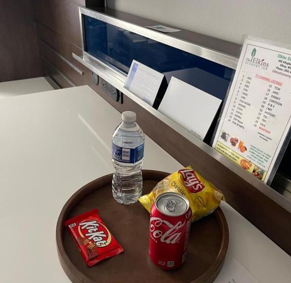 Люкс Deluxe Кровать Кинг, Luxor Inn & Suites, A Travelodge By Wyndham