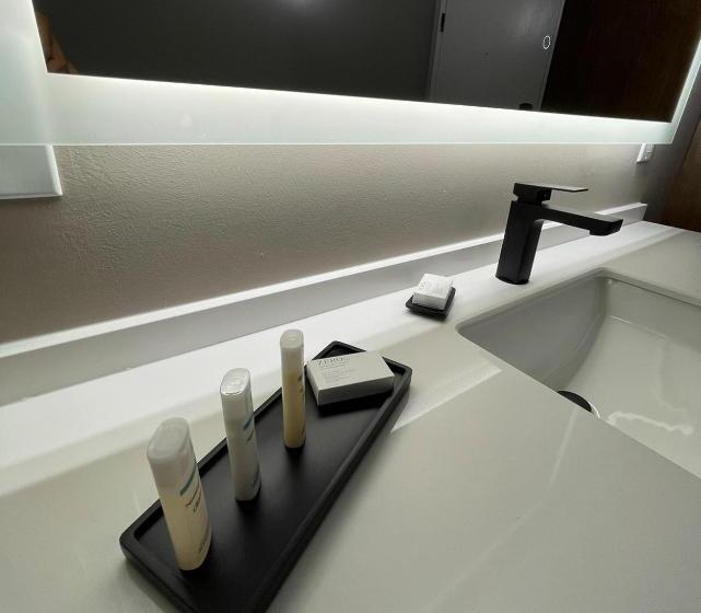 Люкс Кровать Кинг, Luxor Inn & Suites, A Travelodge By Wyndham