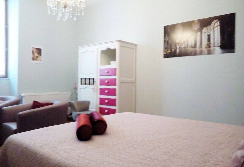 Quarto Estandar, Aux Rosiers
