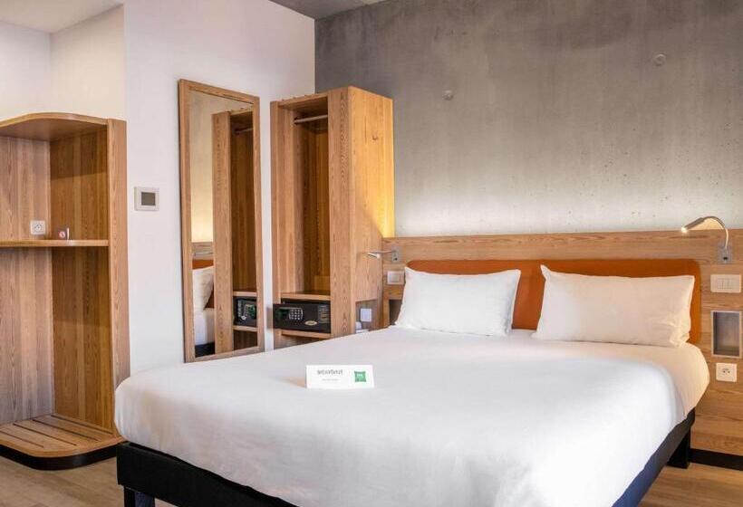 Номер Стандарт, Ibis Styles Ajaccio Napoleon