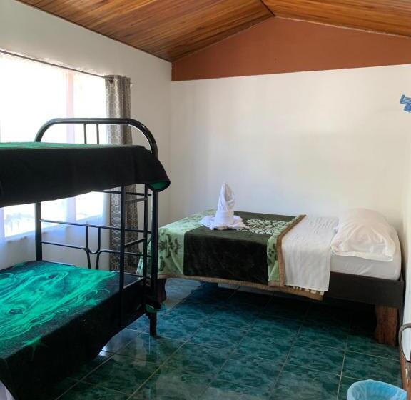 اتاق استاندارد با سرویس بهداشتی مشترک, Cabinas Vista Al Golffo
