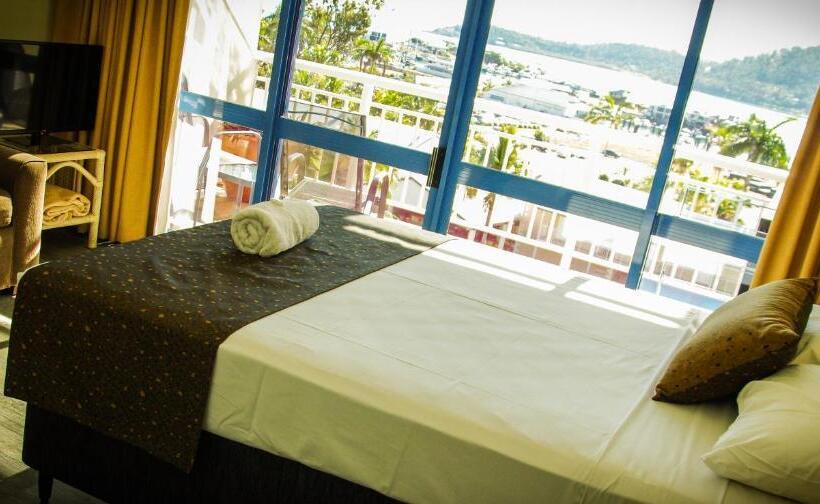 Escritório Superior, Coral Sea Vista Apartments