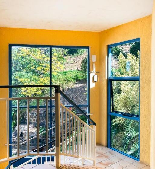 Escritório Superior, Coral Sea Vista Apartments